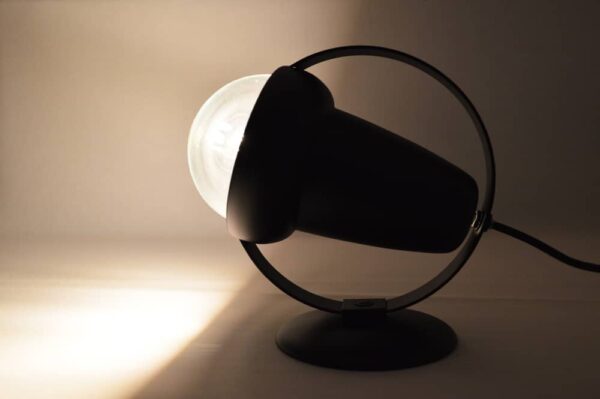 Lampe_design_perriand_artjl_noire_led_1